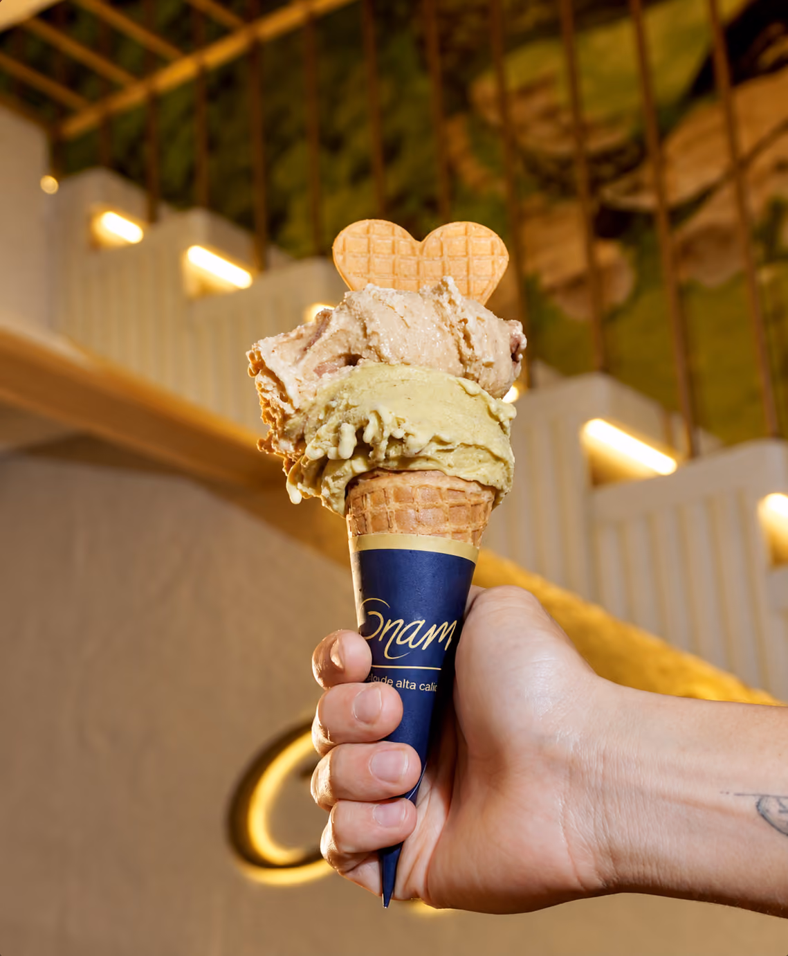 Cono de gelato de Gnam coronado con una galleta corazón Galetto