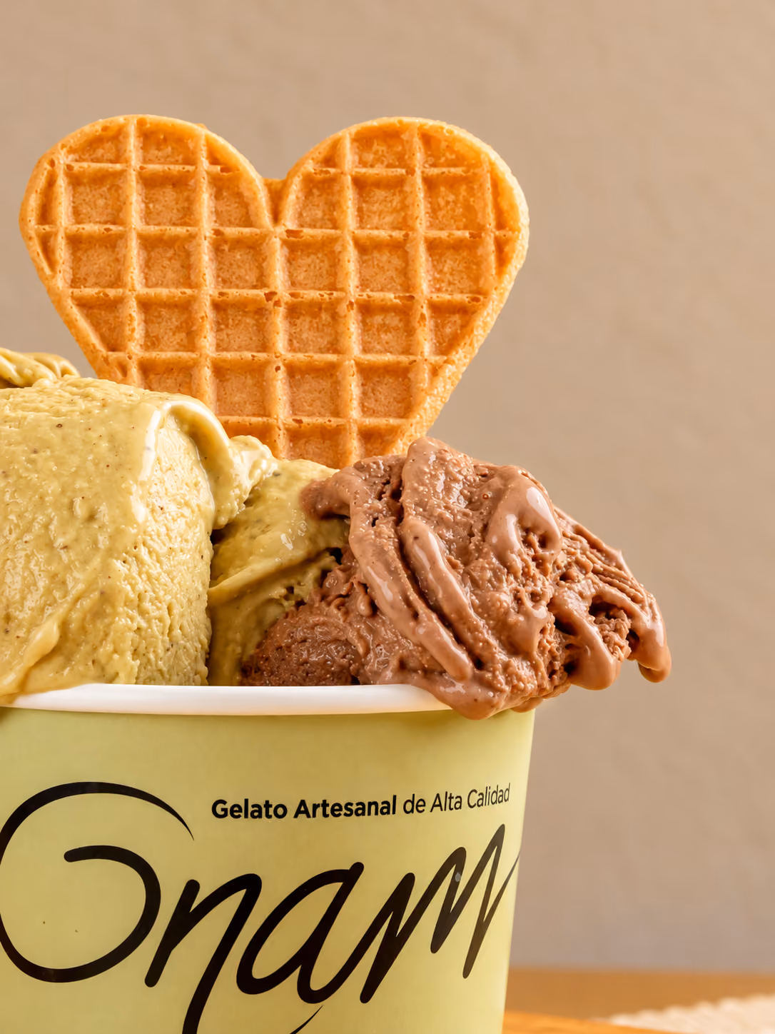 Vaso de gelato de Gnam con una galleta corazón Galetto